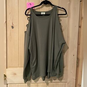 Daisy Rae Day 2X cold shoulder olive green sweatshirt. EUC